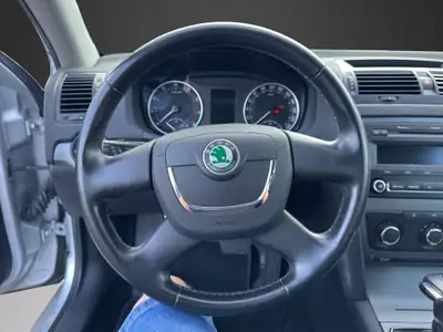 Skoda Octavia Combi 1.2 TSI — Monospace familial économique, sans accident — Miniatura 13