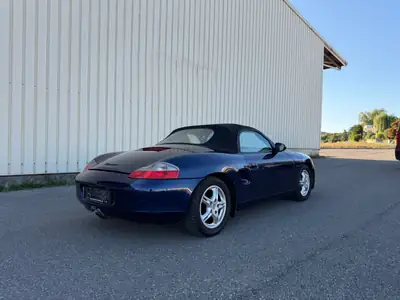 Porsche 718 Boxster 2.5 — Roadster sportif authentique, 220 ch et boîte manuelle — Seitenansicht