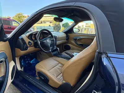 Porsche 718 Boxster 2.5 — Roadster sportif authentique, 220 ch et boîte manuelle — Innenraum