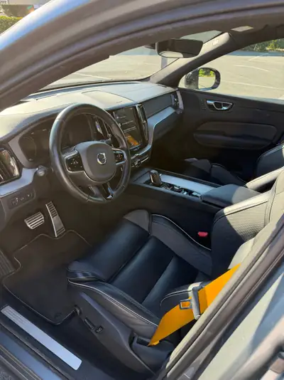 Volvo XC60 2.0 T8 TE Polestar eAWD — SUV hybride rechargeable haute performance — Innenraum