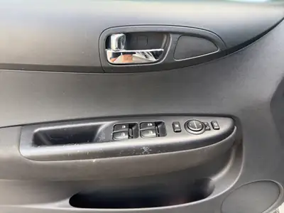 Hyundai i20 1.4 Premium Automatic — Citadine fiable, boîte auto, sans accident — Miniature 12