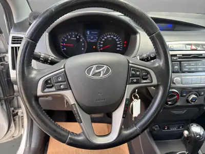 Hyundai i20 1.4 Premium Automatic — Citadine fiable, boîte auto, sans accident — Miniature 10