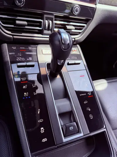 Porsche Macan GTS PDK — Performance sportive et polyvalence SUV — Miniatur 7
