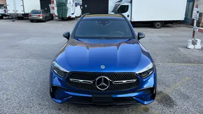 Mercedes-Benz GLC 300 e AMG Line 4matic — Hybride rechargeable, 20 800 km, performances de sportive — vista posteriore