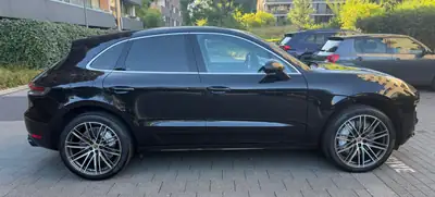 Porsche Macan Turbo 2021 — SUV sportif 440 ch, freins céramiques et PASM — Seitenansicht