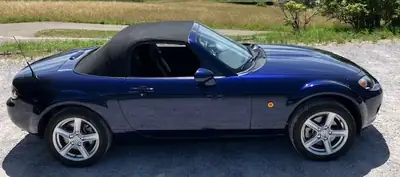 Mazda MX-5 2.0 Exclusive — Cabriolet sportif légendaire, entretien impeccable — Armaturenbrett