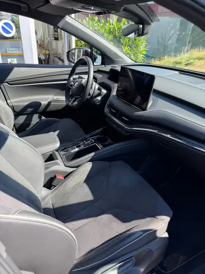Skoda Enyaq iV 80x SportLine — SUV électrique performant, 56'300 km, transmission intégrale — Seitenansicht
