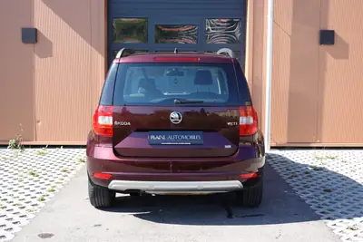 Skoda Yeti 1.2 TSI — Le SUV familial tchèque fiable et polyvalent — Miniatur 9