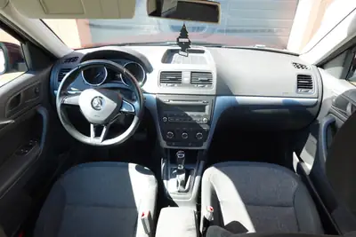 Skoda Yeti 1.2 TSI — Le SUV familial tchèque fiable et polyvalent — Miniatur 11