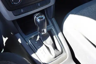 Skoda Yeti 1.2 TSI — Le SUV familial tchèque fiable et polyvalent — Miniatur 17