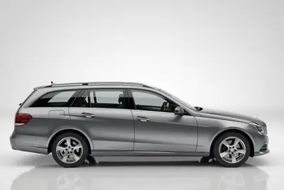 Mercedes-Benz E 250 BlueTEC Avantgarde — Break diesel 4Matic, kilométrage maîtrisé — détail