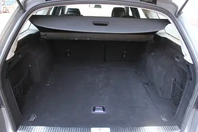 Mercedes-Benz E 250 BlueTEC Avantgarde — Break diesel 4Matic, kilométrage maîtrisé — Miniature 16
