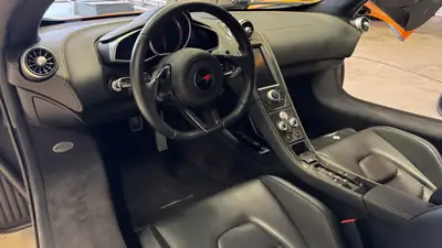 McLaren 12C — Supercar légendaire 600 ch, kilométrage exceptionnel — Armaturenbrett