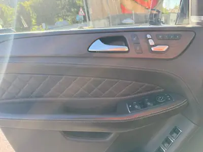 Mercedes-Benz GLS 350 d — SUV 7 places robuste, moteur V6 diesel efficace — interni