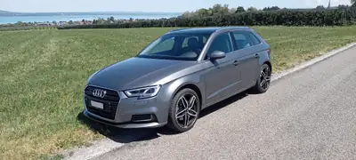 Audi A3 2.0 T FSI Design — Berline sportive 190 ch, toit panoramique et sièges chauffants — exterior view