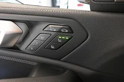 BMW X6 xDrive 48V 40i M Sport — Coupé SUV sportif, hybride rechargeable, équipements premium — Miniatur 25