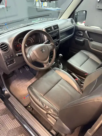 Suzuki Jimny 1.3 — Le 4x4 compact routier au tempérament d'aventurier — Detail