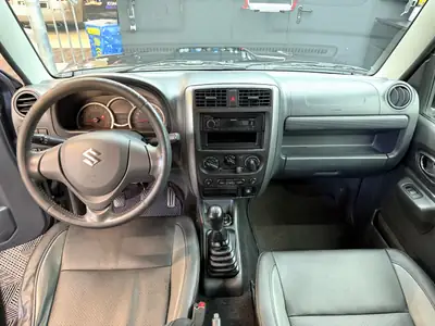 Suzuki Jimny 1.3 — Le 4x4 compact routier au tempérament d'aventurier — Miniatur 7