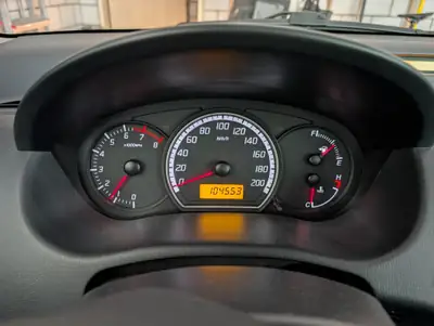 Suzuki Swift 1.3 GL 4WD — Citadine robuste tout-terrain, 104 500 km, sans sinistre — Armaturenbrett