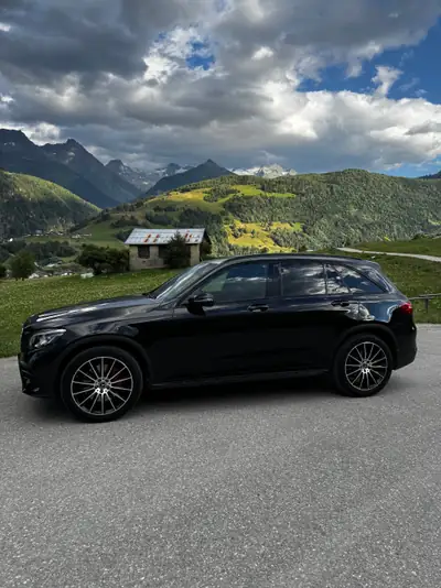 Mercedes-Benz GLC 250 AMG Line 4MATIC — SUV premium robuste, motorisation fiable — côté