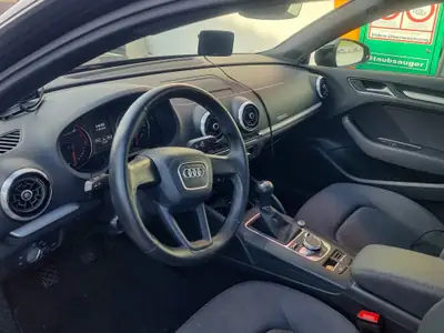 Audi A3 1.5 TFSI 150 ch — Berline compacte fiable, révisions à jour — interni