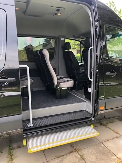 Mercedes-Benz Sprinter 316 CDI — Minibus 12 places, diesel économique et fiable — interni