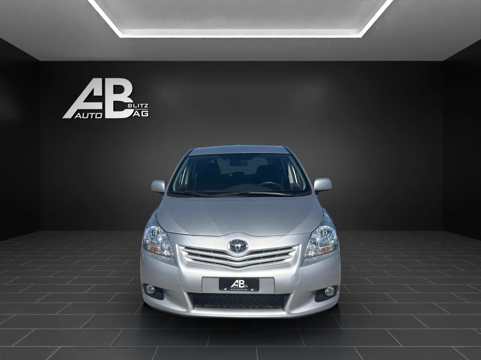 Toyota Verso 1.8 Multidrive — Monospace 7 places, entretien inclus, sans sinistre