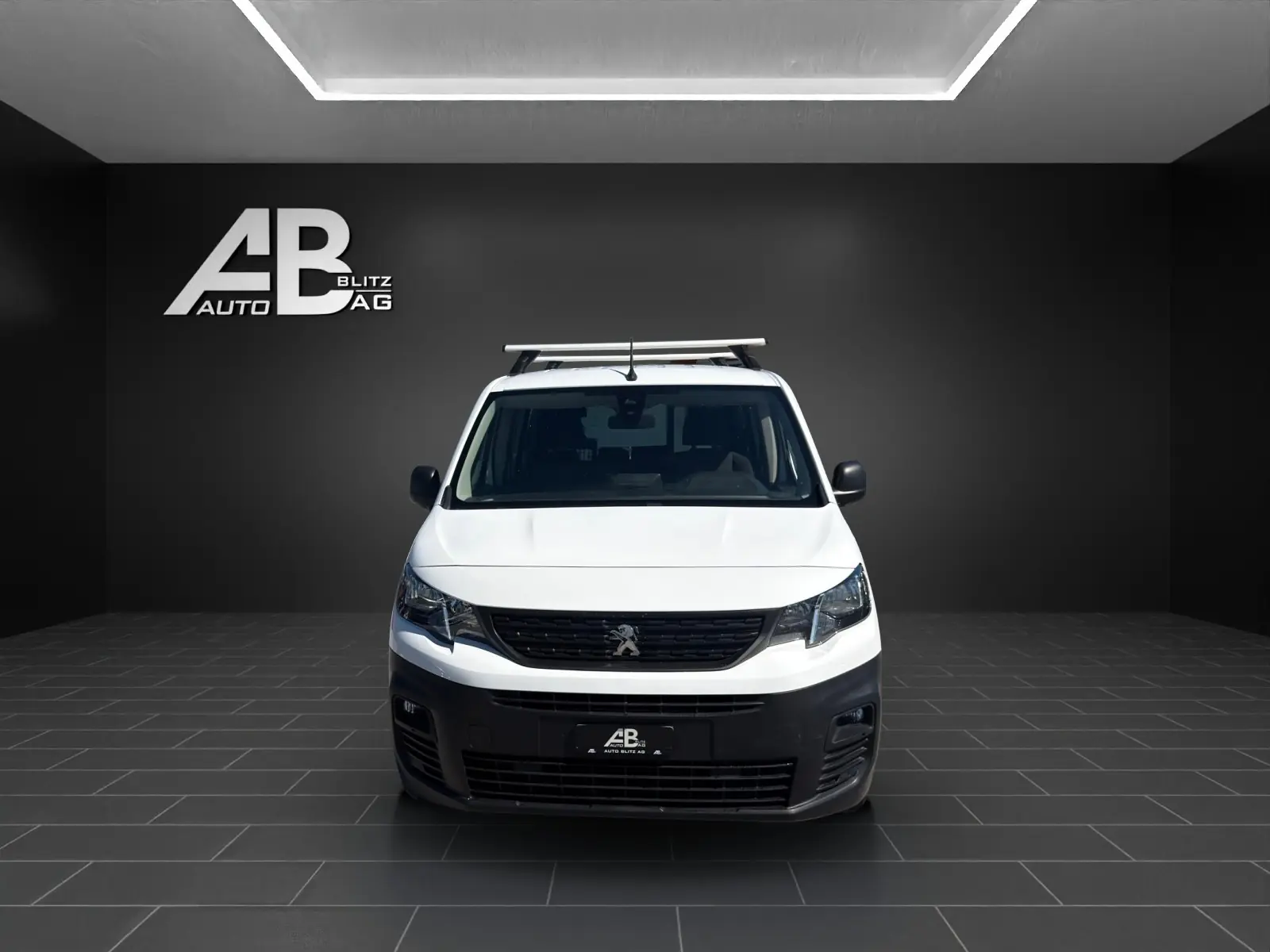 Peugeot Partner 1.5 Blue HDi — Utilitaire fiable, révision complète, 5 places