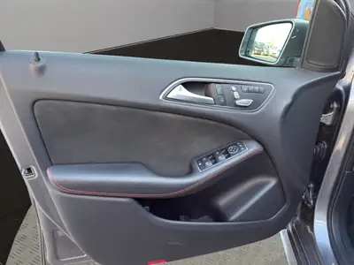 Mercedes-Benz B 220 AMG Line 4Matic — Monospace polyvalent, transmission intégrale et équipements premium — Thumbnail 12