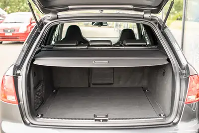 Audi RS4 Avant 4.2 V8 quattro — Performance V8 tuning, suspension KW3, échappement Milltek — dettaglio
