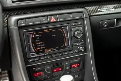 Audi RS4 Avant 4.2 V8 quattro — Performance V8 tuning, suspension KW3, échappement Milltek — Miniatura 16