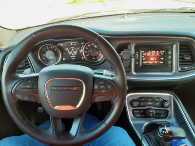 Dodge Challenger 5.7 R/T V8 Hemi — Muscle-car légendaire, échappement sport homologué — Miniature 12