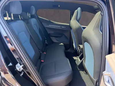 Volvo EX30 Twin Ultra Performance — SUV électrique 428 ch, très faible kilométrage — Miniatur 16