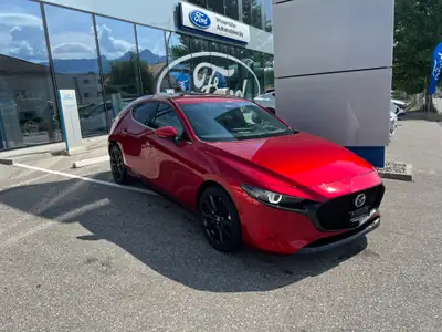 Mazda 3 Hatchback SKYACTIV-X MHybrid — Technologie hybride légère, AWD performant, 32 500 km seulement — vista esterna