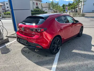 Mazda 3 Hatchback SKYACTIV-X MHybrid — Technologie hybride légère, AWD performant, 32 500 km seulement — fianco