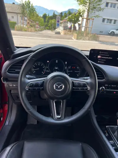 Mazda 3 Hatchback SKYACTIV-X MHybrid — Technologie hybride légère, AWD performant, 32 500 km seulement — Miniatura 9