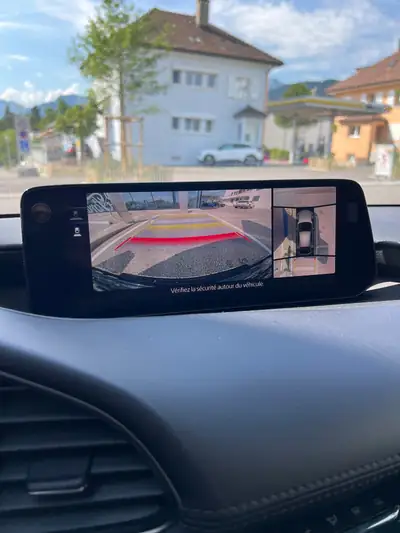Mazda 3 Hatchback SKYACTIV-X MHybrid — Technologie hybride légère, AWD performant, 32 500 km seulement — Miniatura 11