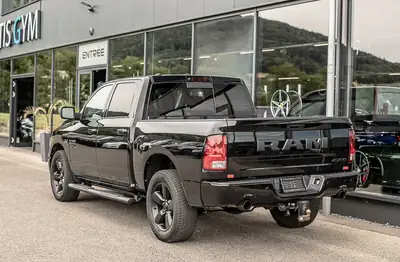 Dodge Ram 1500 5.7 HEMI — Pickup musclé, première main, 45 000 km seulement — Innenraum