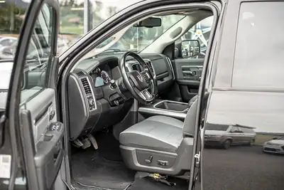 Dodge Ram 1500 5.7 HEMI — Pickup musclé, première main, 45 000 km seulement — Miniatur 9