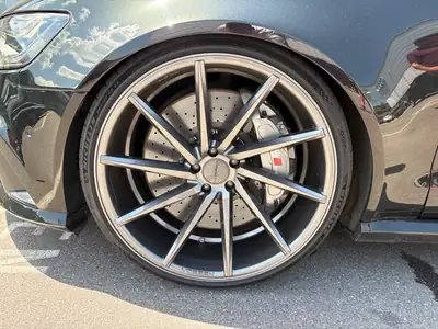 Audi RS6 Avant 2014 — Break haute performance avec suspensions H&R et jantes 22 pouces — Detail
