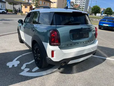 MINI Countryman Cooper S ALL4 Steptronic — SUV compact premium, 4RM et technologie dernière génération — vista posteriore