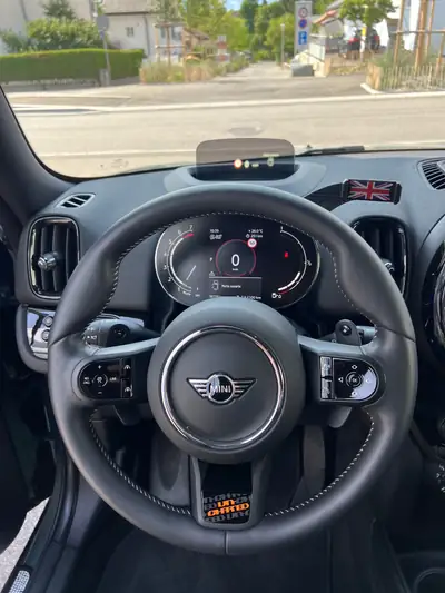 MINI Countryman Cooper S ALL4 Steptronic — SUV compact premium, 4RM et technologie dernière génération — Miniatura 8