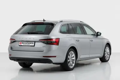 Skoda Superb Combi 2.0 TDi 4x4 — Monospace spacieux, diesel performant, garantie MFK — Armaturenbrett