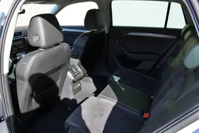 Skoda Superb Combi 2.0 TDi 4x4 — Monospace spacieux, diesel performant, garantie MFK — Miniatur 10