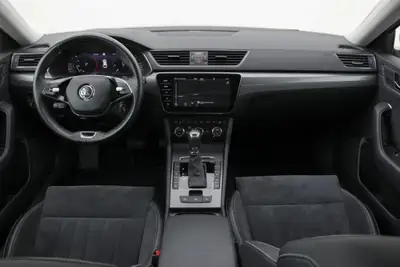 Skoda Superb Combi 2.0 TDi 4x4 — Monospace spacieux, diesel performant, garantie MFK — Miniatur 11