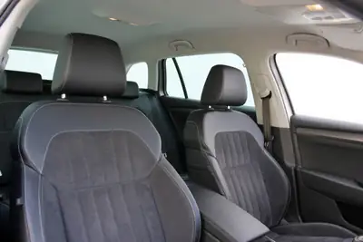 Skoda Superb Combi 2.0 TDi 4x4 — Monospace spacieux, diesel performant, garantie MFK — Miniatur 15