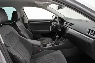 Skoda Superb Combi 2.0 TDi 4x4 — Monospace spacieux, diesel performant, garantie MFK — Miniatur 14
