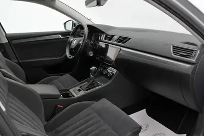 Skoda Superb Combi 2.0 TDi 4x4 — Monospace spacieux, diesel performant, garantie MFK — Miniatur 13