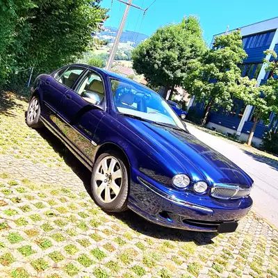 Jaguar X-Type 2.5 V6 Sovereign — Berline britannique élégante, 55'000 km seulement — vue extérieure