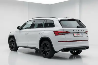 Skoda Kodiaq RS 2.0 Bi-TDI 4x4 — 7 places, dynamique et efficace — vista posteriore